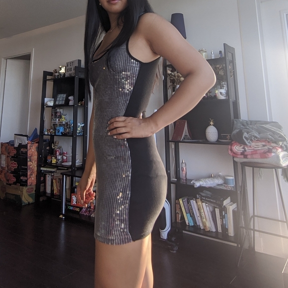 Sparkly sequin dress - Picture 2 of 6